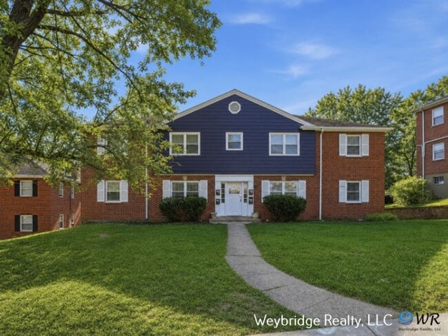 Building Photo - 3518 Hazelwood Ave Unit 1