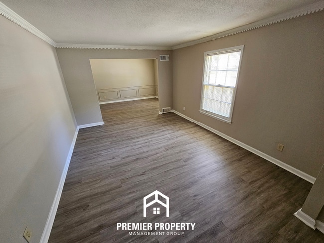 Photo - Massive 5BR/3BA Executive Home in East Memphis | Screened Porch & 2,200+ Sq Ft