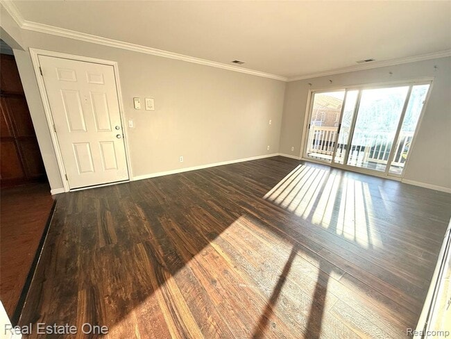 Photo - 2445 Torquay Ave Unit 209