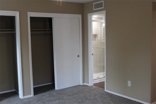 Photo - 2011 Spenwick Dr Unidad 427