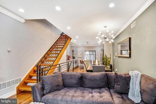 Photo - 1945 Watkins St