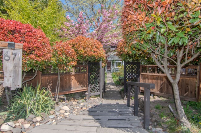 671 Siskiyou Blvd