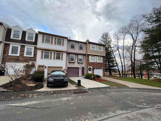 Photo - 7504 Lafayette Sq