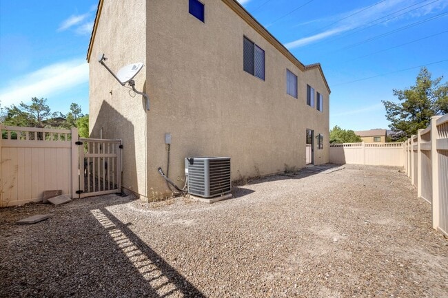 Photo - Nice Two Story Home with fenced yard and pet friendly owners.