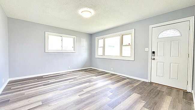 Photo - 805 Reddick St