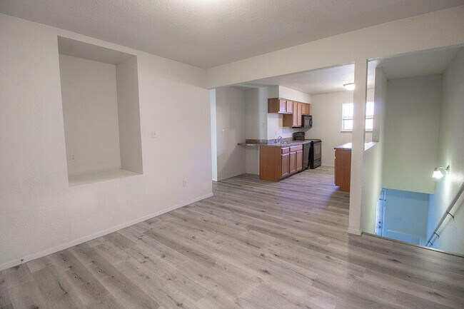 1005 W Ash St