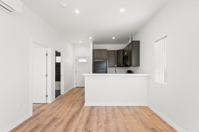 Photo - East LA duplex Unidad 729 1/2 New