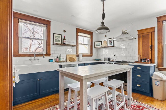 Building Photo - 123 Beacon St Rental