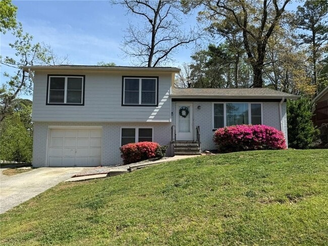 Building Photo - 1110 Mountain View Dr