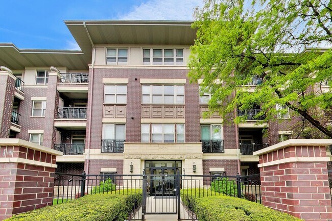 Building Photo - 6436 Roosevelt Rd Unit 208
