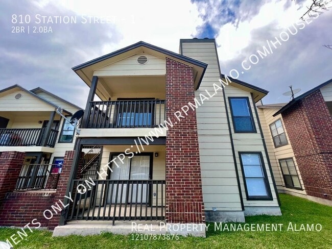 Building Photo - 810 Station St Unit 1