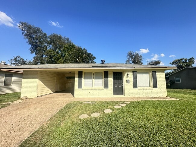 Building Photo - Adorable Starter Home