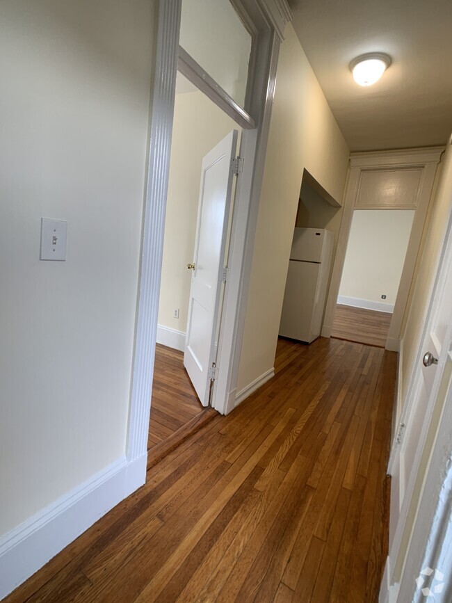 Building Photo - 1318 Commonwealth Ave Rental