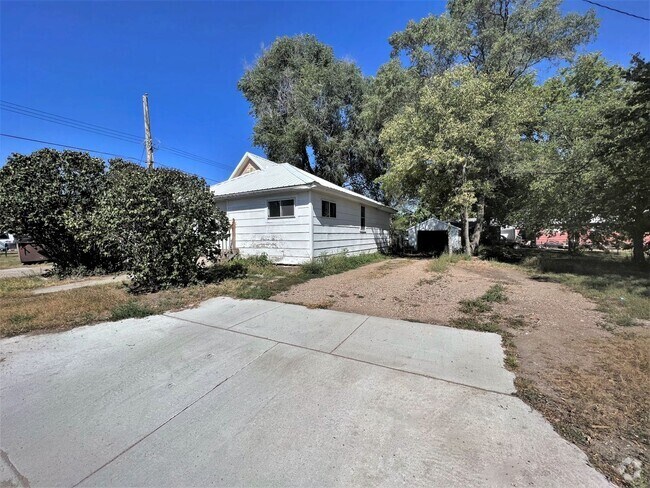 Building Photo - 212 W Fir-2 Bedroom House