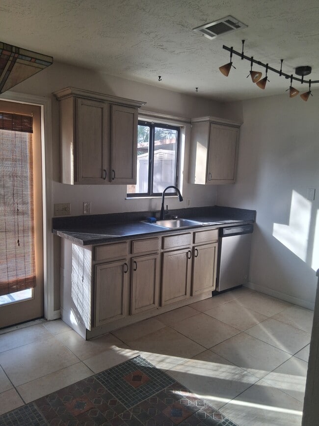 Photo - 322 Canal Rd