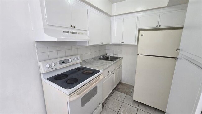 Building Photo - 2501 Pierce St Unit 1