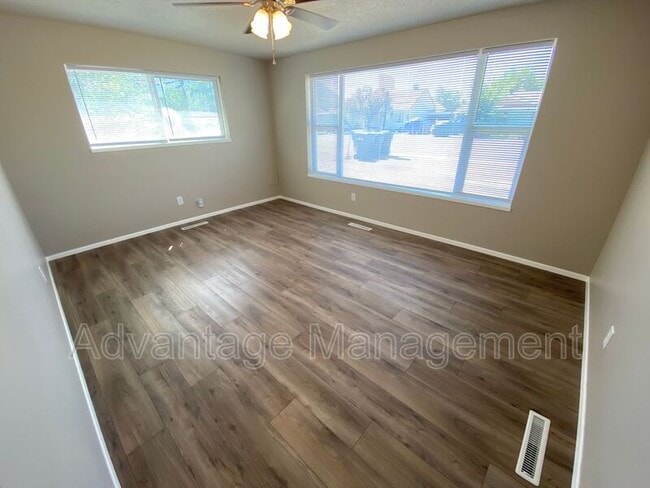 Photo - 984 W 2000 N St