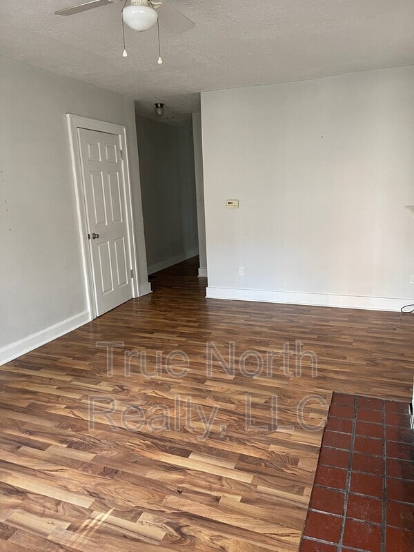 Photo - 1681 1/2 Oak Street