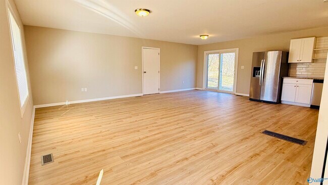 Photo - 2004 Chambers Dr NE