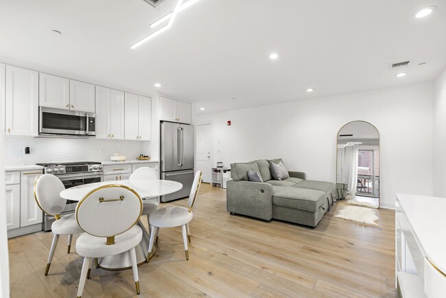 Building Photo - 2716 Palisade Ave Unit 101