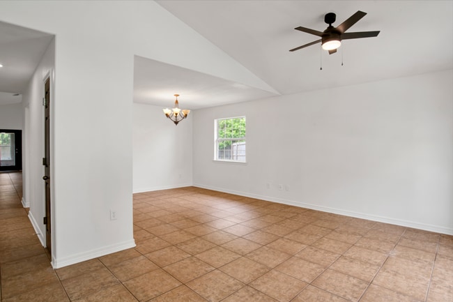 Photo - 3 Bedroom Scenic Heights Home