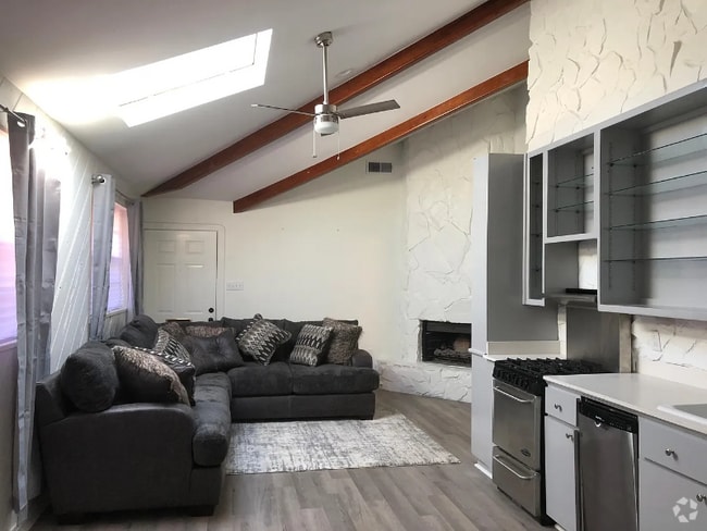 Building Photo - 1336 Helios Ave Rental