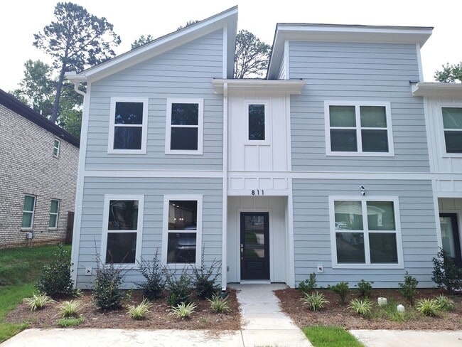 Building Photo - New Build end-unit townhome in the Druid H...