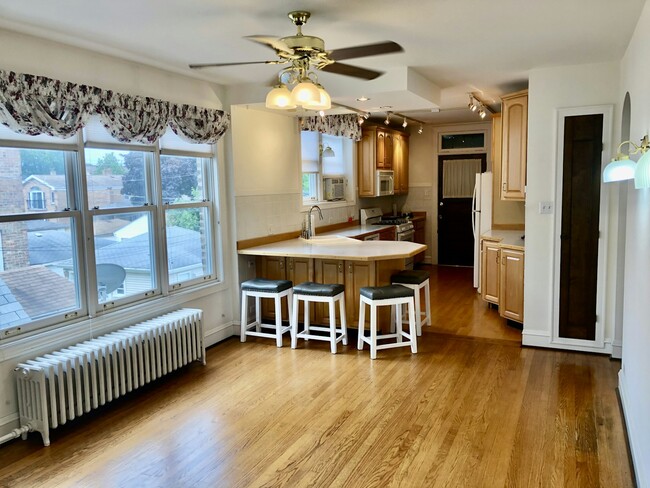 Photo - 4952 N Menard Ave Unit 2