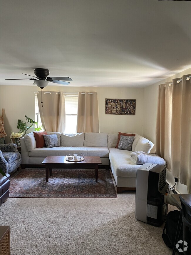 Building Photo - 111 Cedar Blvd Unit Upper Rental
