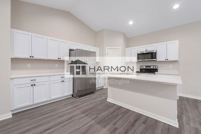 Photo - 3310 W 9th St N