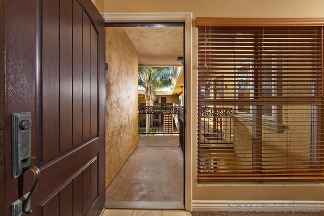 Entry - 1450 Iris Ave Unidad 38