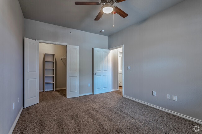 1BR, 1BA - 735 SF A1 - Bedroom - Sunset Lodge