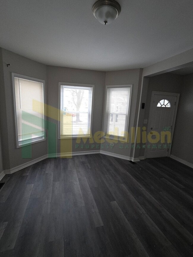 Photo - 4-Bedroom Duplex Downstairs unit in 2-Flat with Parking Unit DOWN