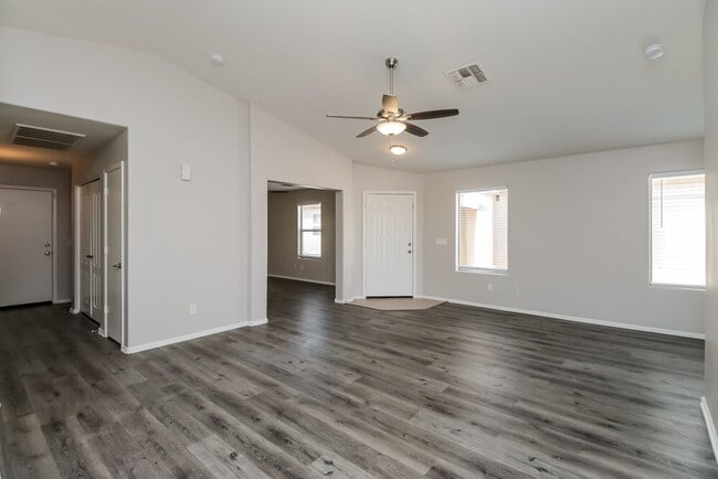 Photo - 1658 E Shari St