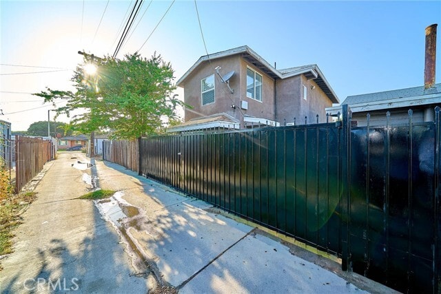 Photo - 218 E 25th St