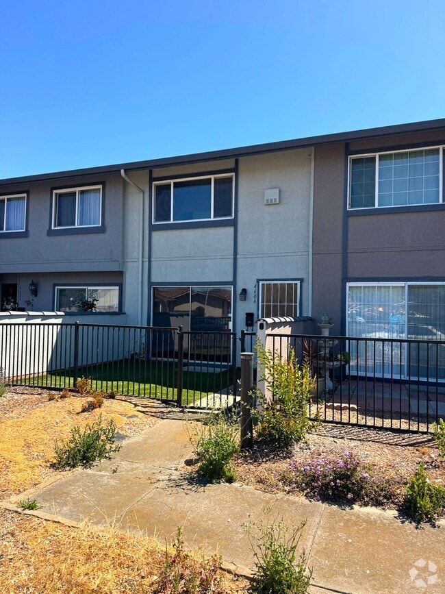 Building Photo - 4606 Granada Way Rental