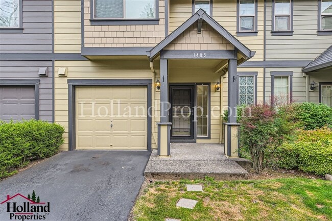 Photo - Spacious Townhome with A/C, Gas Fireplace & Water/Sewer Included!