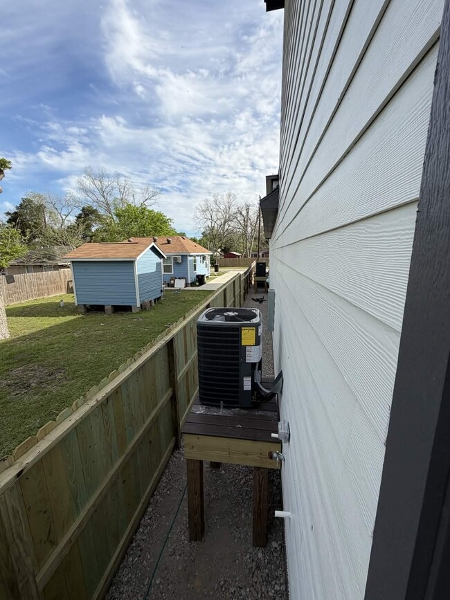 Photo - 1422 W Willis St Unit B