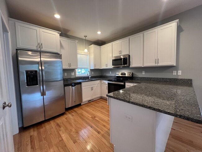 Building Photo - 39 Eden Ave Unit 1