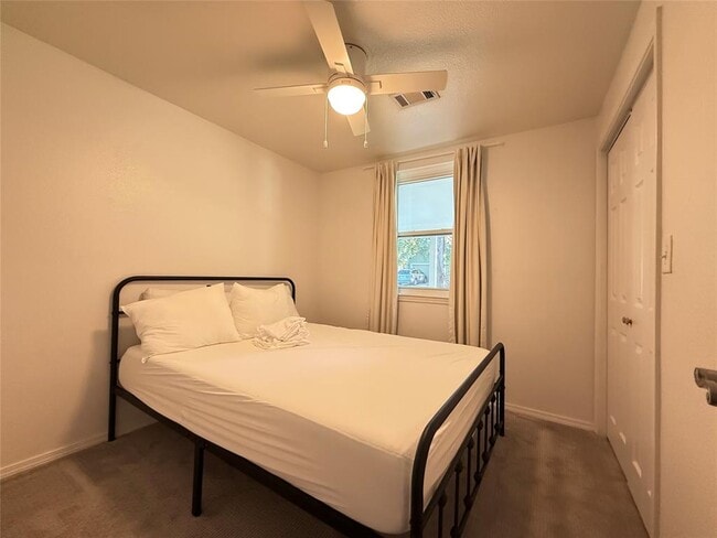 Building Photo - 505 E 4th St