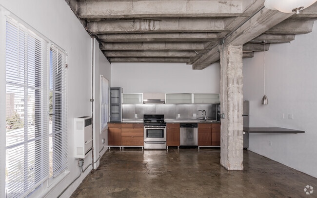 1BR, 1BA - 526-643 SF