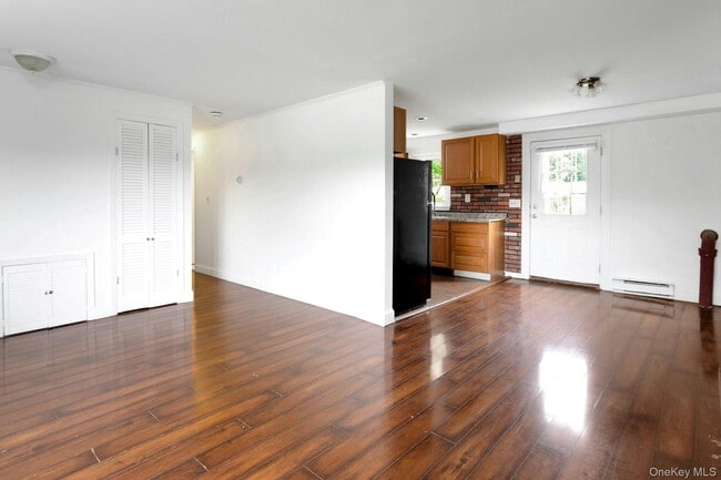 Photo - 74 Lakeshore Dr E