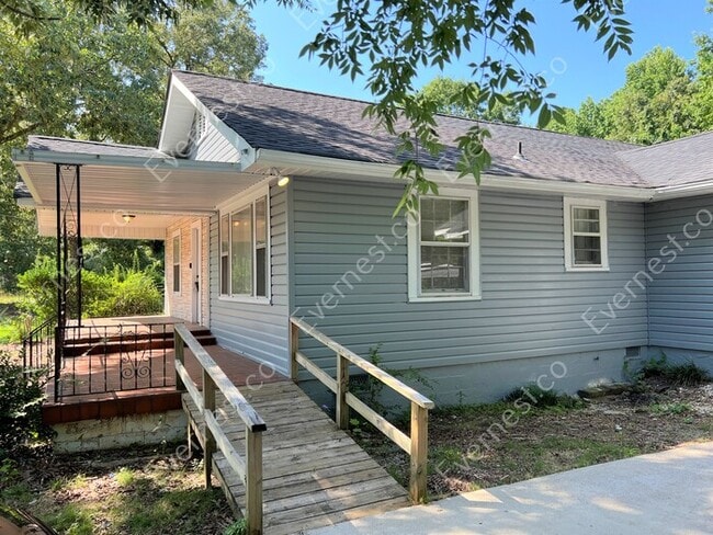 Photo - 3 Bed, 2 Bath Home with Carport / Pet-Friendly / Vouchers Accepted / Coming Soon!