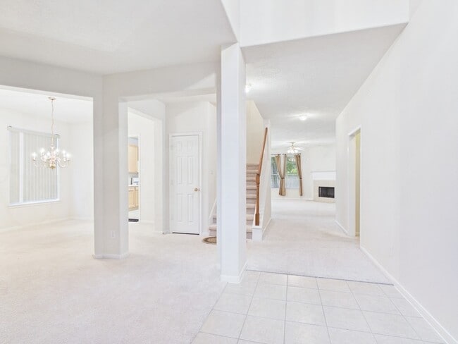 4702 Rolling View Ct