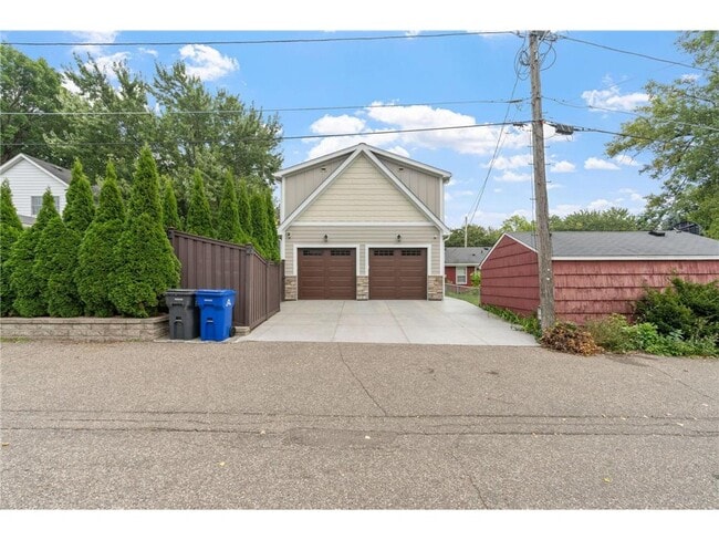 Photo - 263 Lexington Parkway S