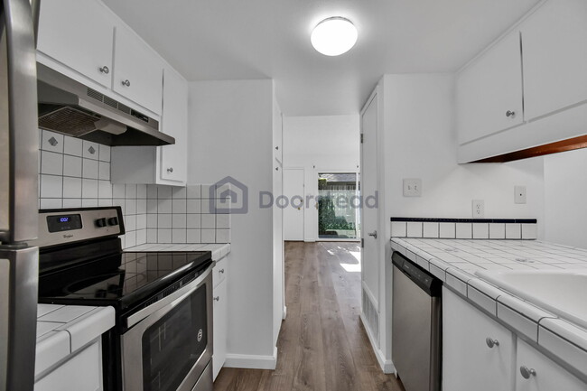 Photo - 5492 Roundtree Dr Unit Apt A
