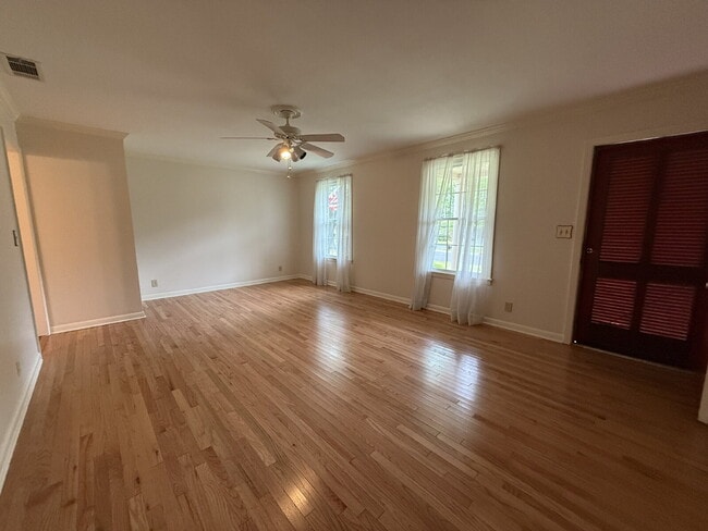 Photo - Modern Comforts with Granite & Hardwood Finishes!" 3 Bedroom 2 bath home.