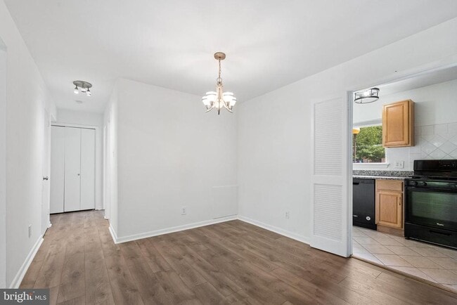 Building Photo - 11606 Vantage Hill Rd Unit 12B