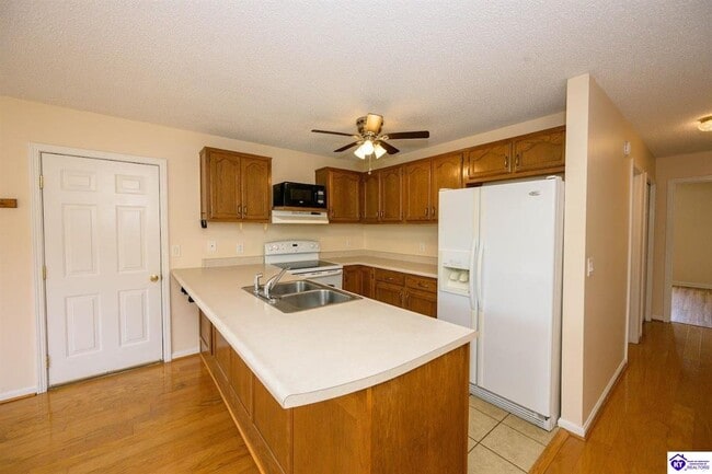 Photo - 806 Edgebrook Dr