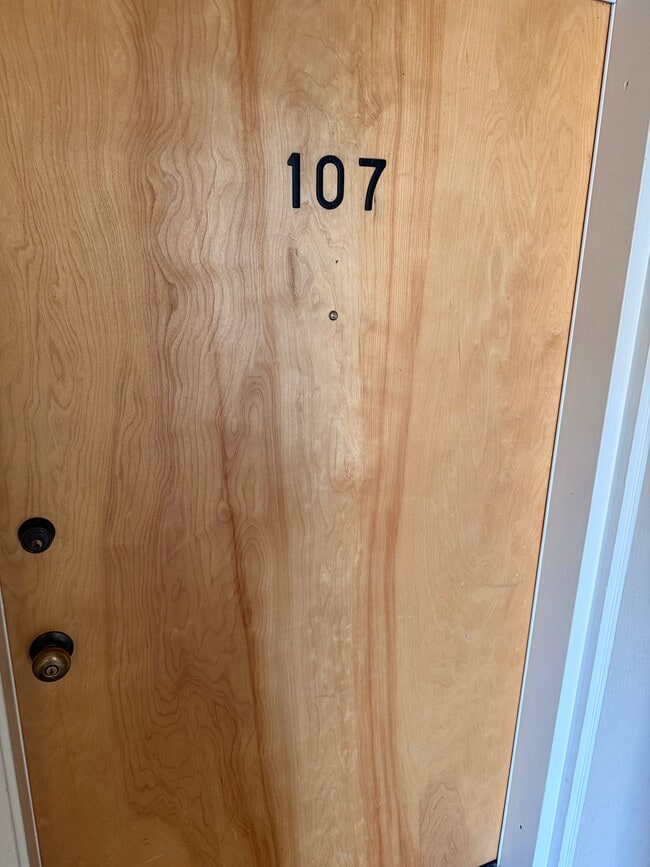 Photo - 1405 Oak Grove Ave Unidad 107